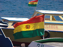bolívijská vlajka zdobí všechna místní plavidla