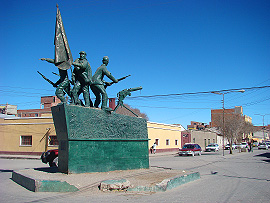 pomník ve mst Uyuni