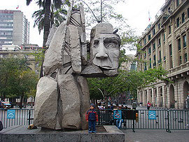 socha na Plaza de Armas